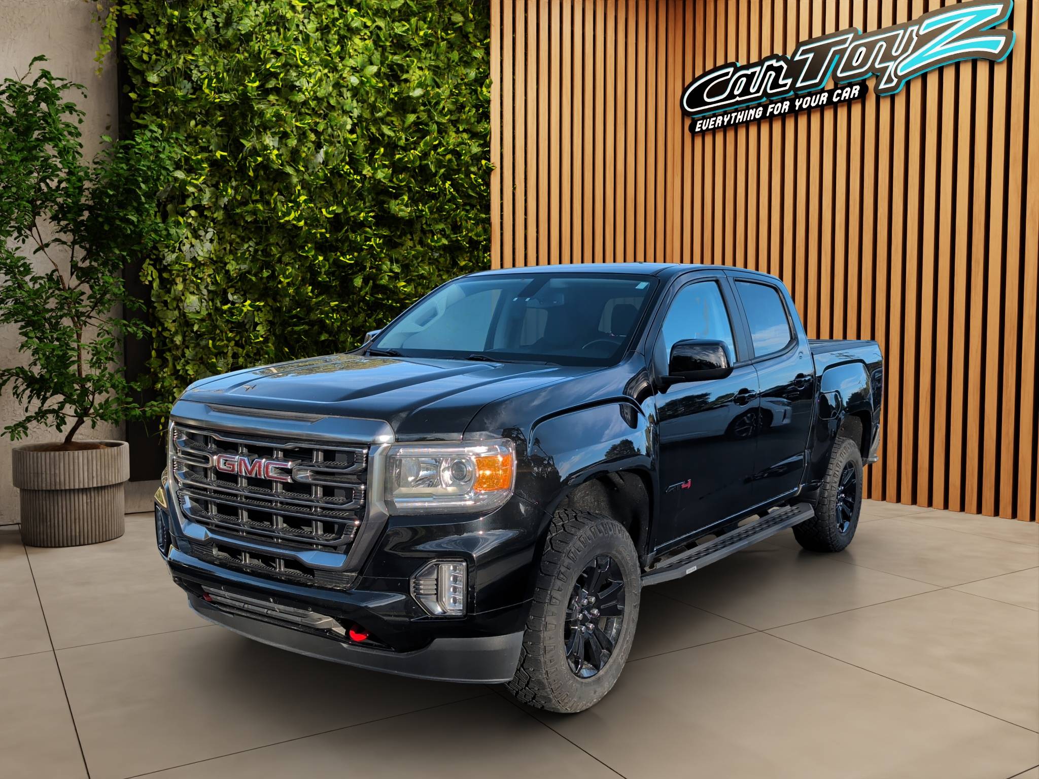2022 GMC CANYON AT4 WITH LEATHER – 4WD – LOW MILES!  ONE OWNER • V6 POWER • ONYX BLACK • CREW CAB • READY FOR ADVENTURE! Thumbnail