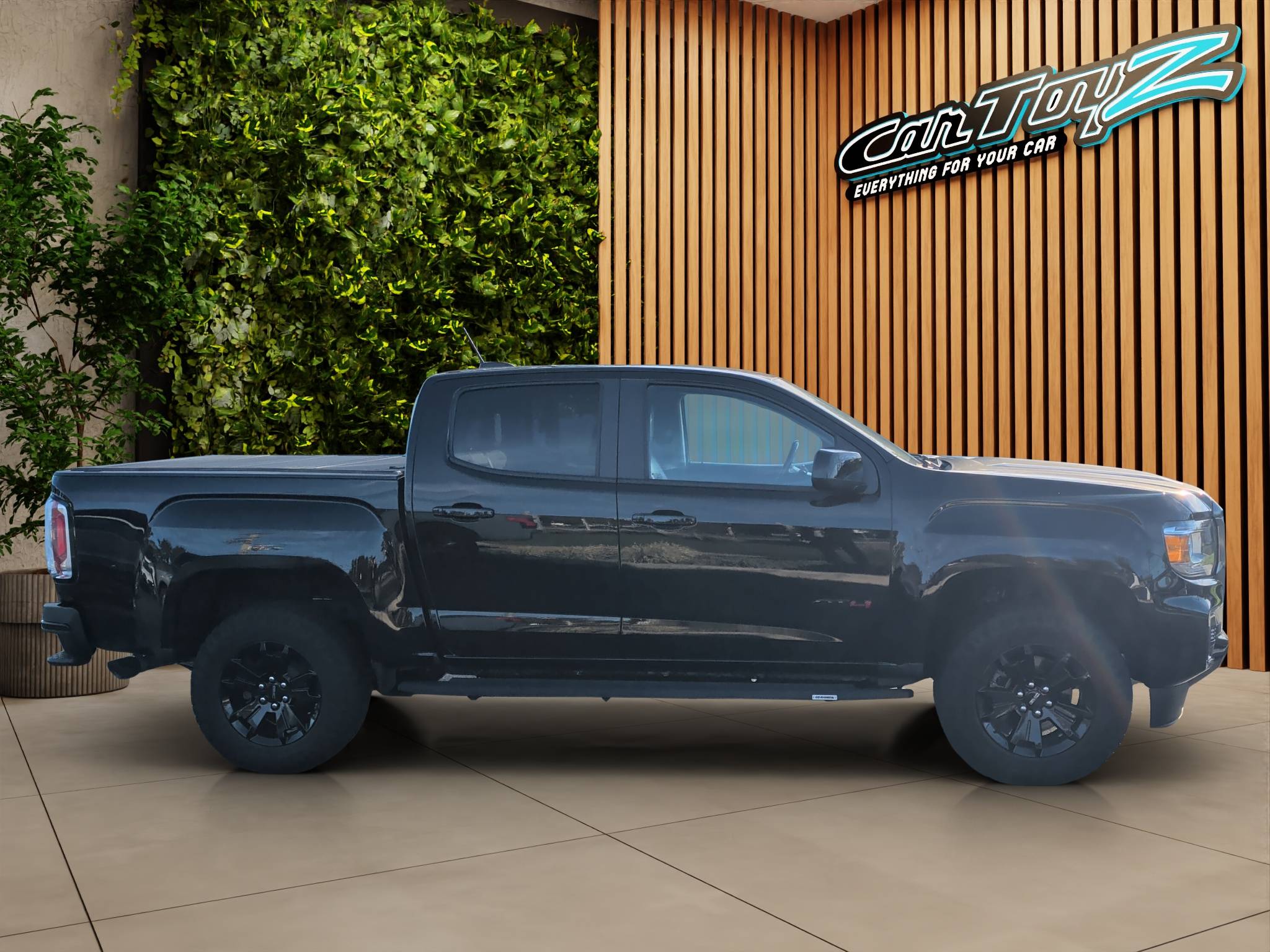 2022 GMC CANYON AT4 WITH LEATHER – 4WD – LOW MILES!  ONE OWNER • V6 POWER • ONYX BLACK • CREW CAB • READY FOR ADVENTURE! Thumbnail