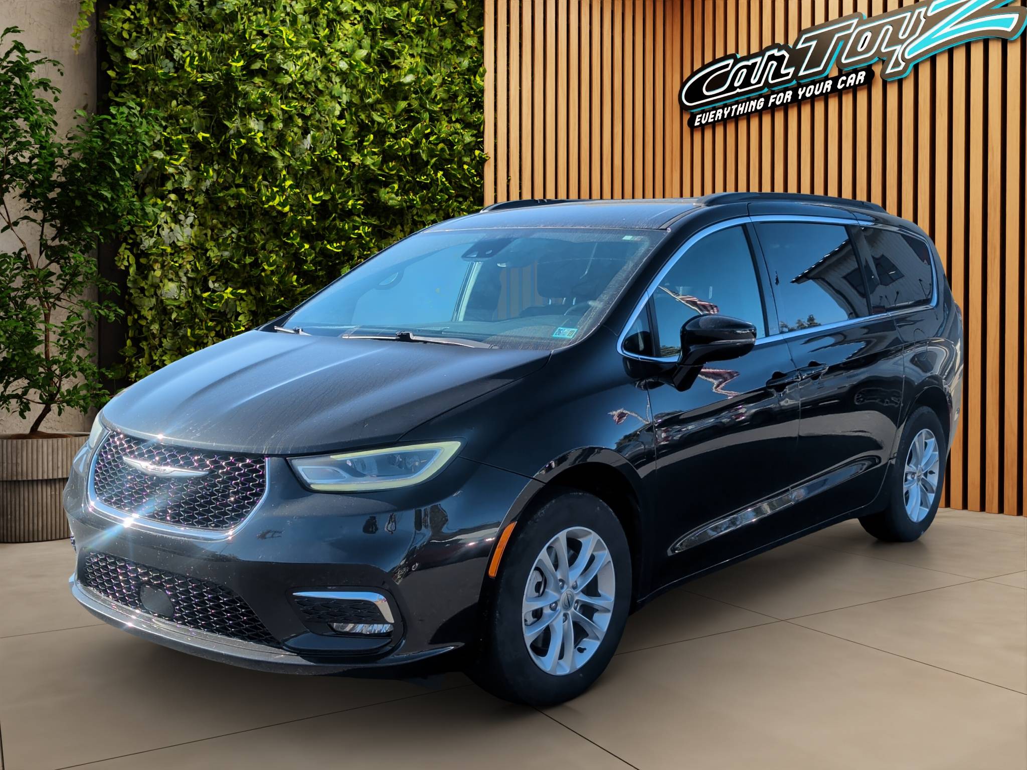 2022 CHRYSLER PACIFICA TOURING AWD  69,829 MILES • CLEAN CARFAX • 1 OWNER • 3-ROW MINIVAN Thumbnail