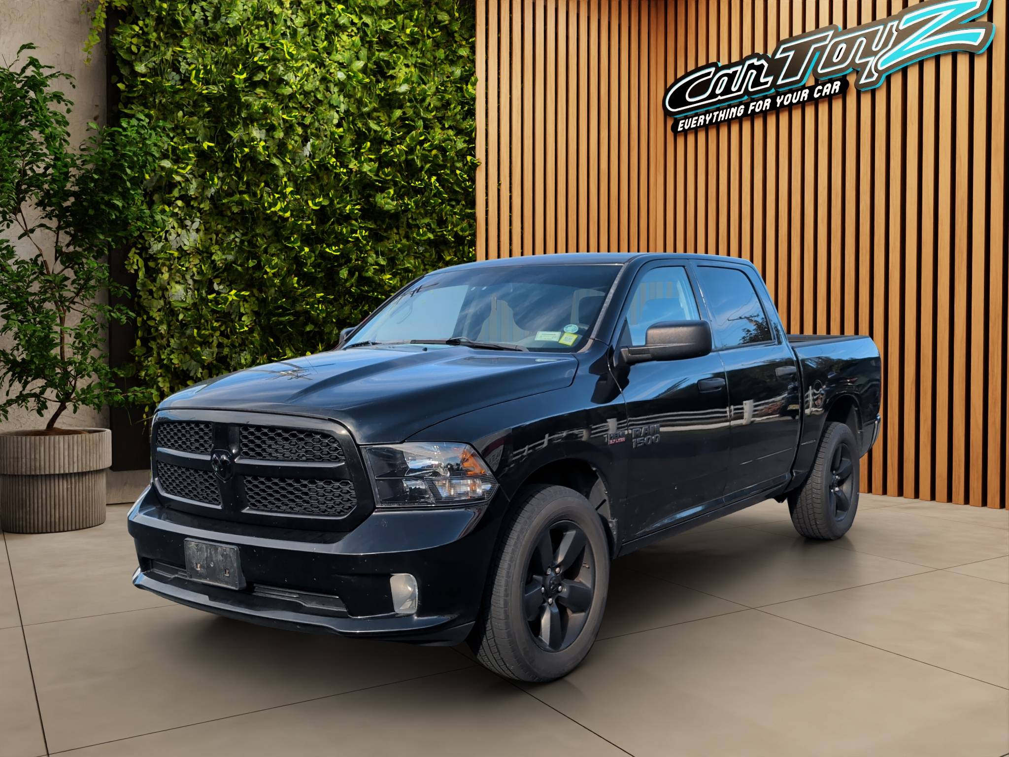 2016 RAM 1500 EXPRESS CREW CAB 4X4  111,878 MILES • 5.7L HEMI V8 • 8-SPEED AUTOMATIC   HEMI POWER • 4X4 • TOW HITCH • BLACK CRYSTAL PEARLCOAT! Thumbnail