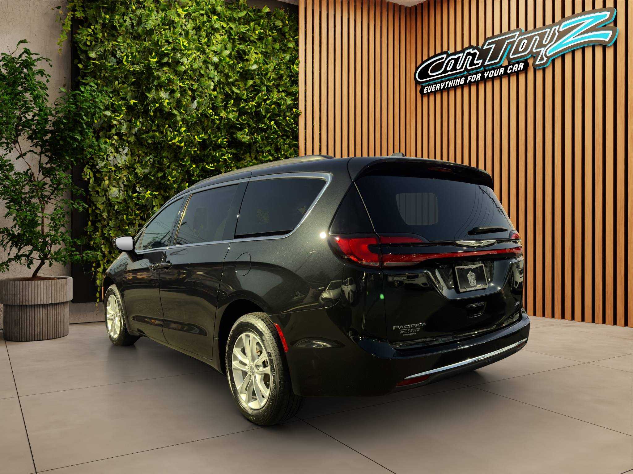 2022 CHRYSLER PACIFICA TOURING AWD  69,829 MILES • CLEAN CARFAX • 1 OWNER • AWD Thumbnail