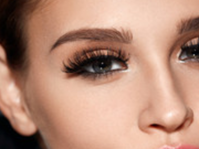 Strip Lashes Application-image