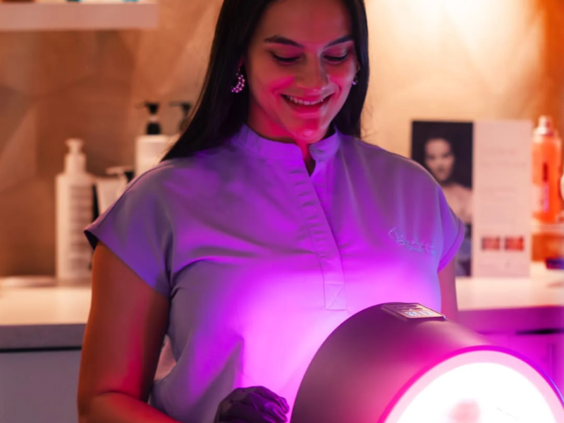 Hydrafacial Deluxe + Dermaplaning